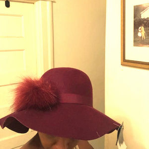 Burgandy floppyhat